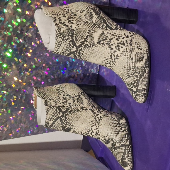 Charlotte Russe Qupid stoneblack snake PU 8.5 booties NIB mint - Picture 8 of 12